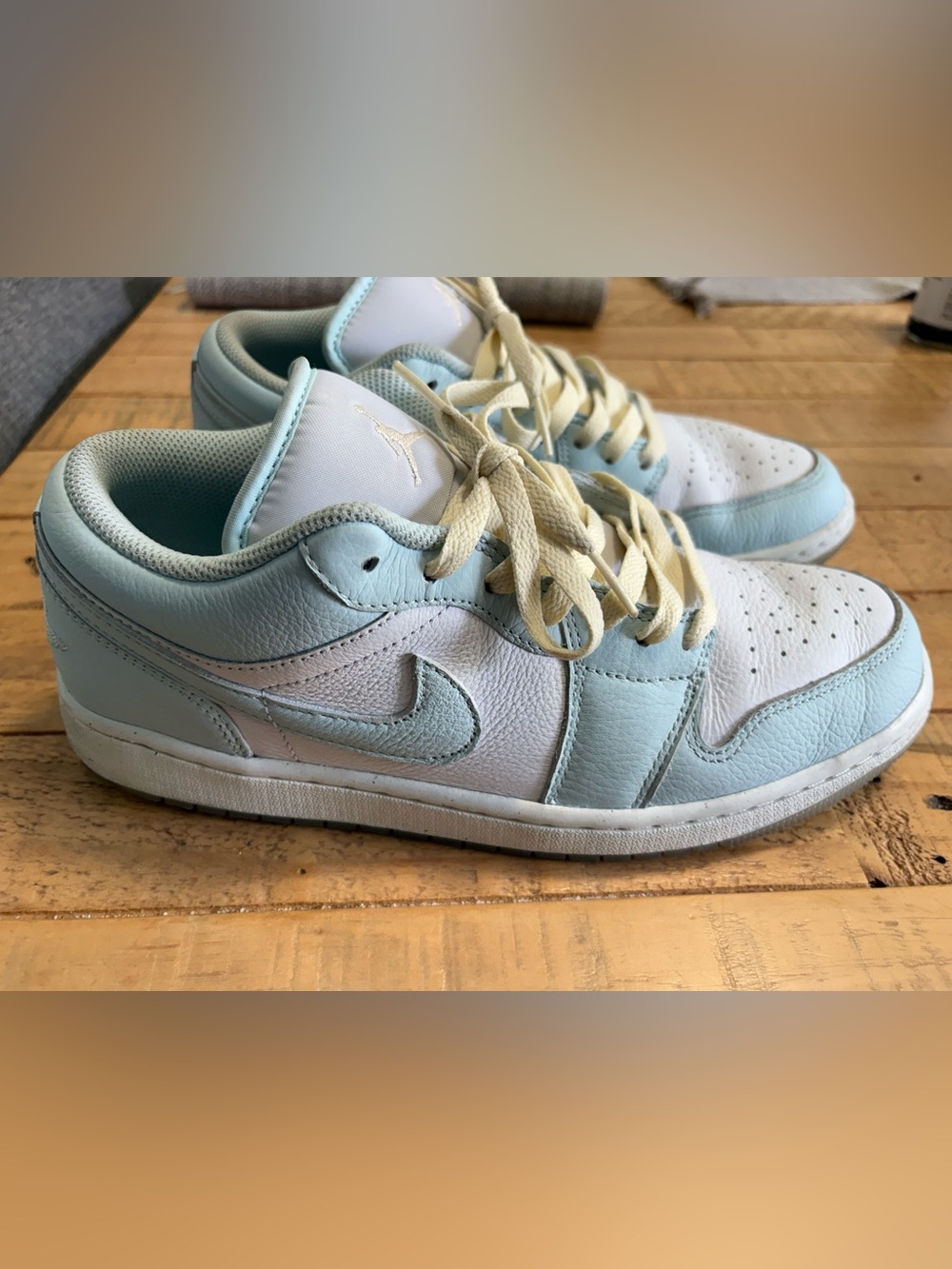 Nike Air Jordan 1 Low SE Sneakers
Sea Glass/Glacier Blue/Summit White Mens SZ 9